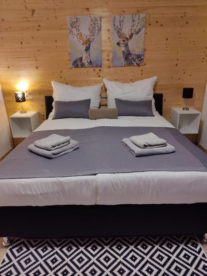 Waldhaus Hirsch Bungalow Only For You Self Check In Villa เพิร์ทชาค อัม เวิร์ทเทอร์ซี ภายนอก รูปภาพ